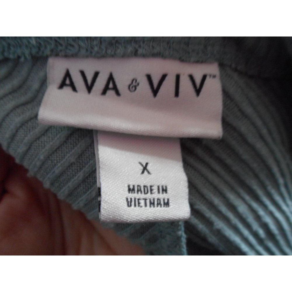 Ribbed Green Long Sleeve knit top  Ava Viv Sz X round neck - Picture 3 of 3